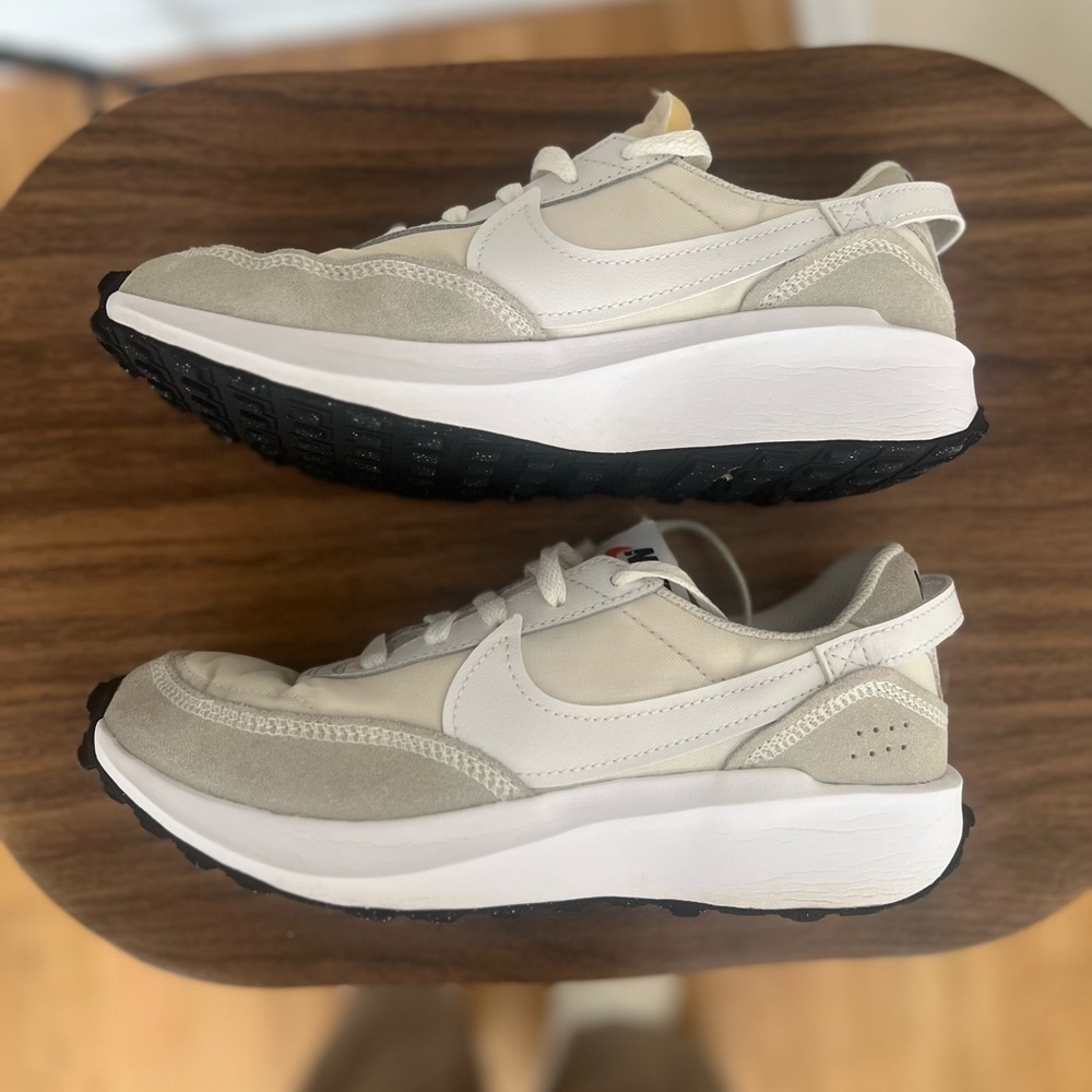 Nike Women’s Waffle Debut Sneaker Sneakers Athletic Shoes White 6 - Picture 3 of 6